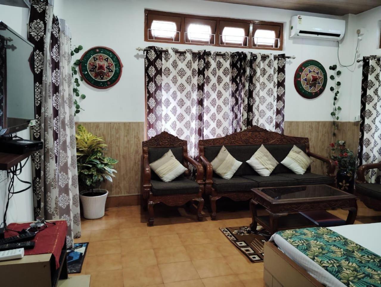 Amazing Homestay Гувахати Экстерьер фото