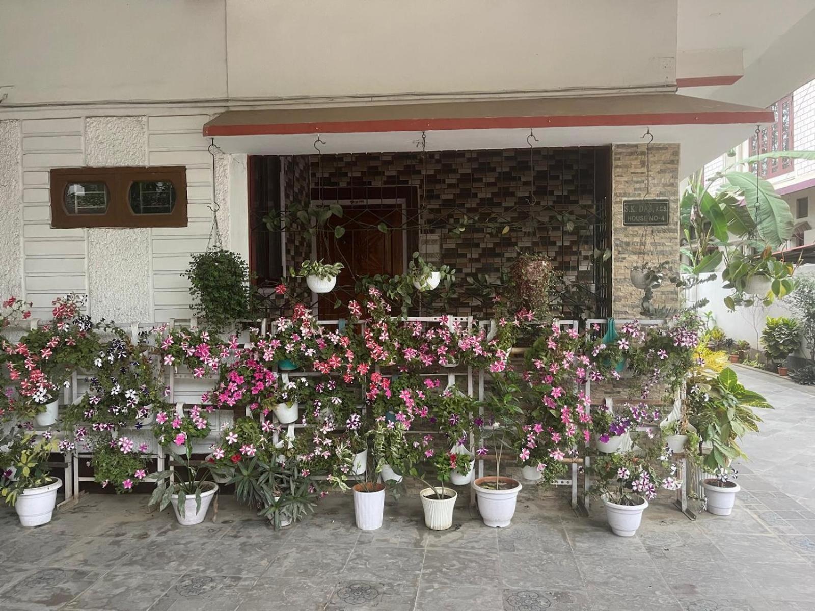 Amazing Homestay Гувахати Экстерьер фото